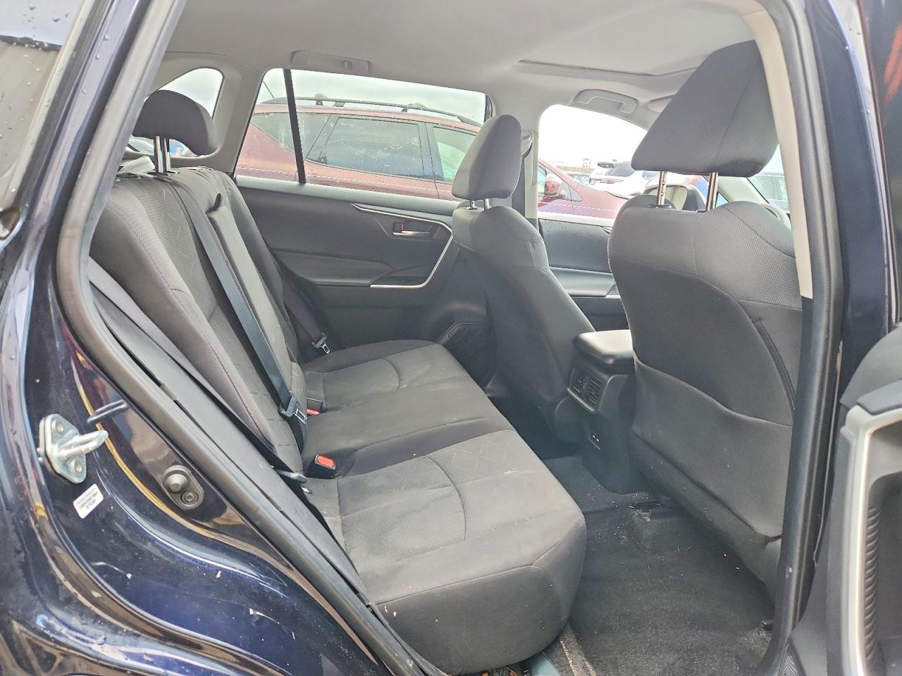 2021 TOYOTA RAV4 XLE photo 11