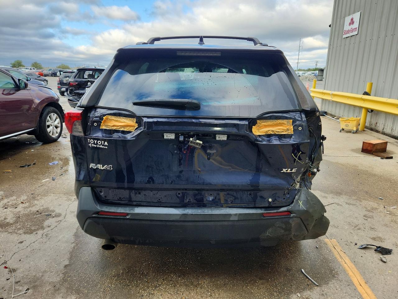 2021 TOYOTA RAV4 XLE photo 6