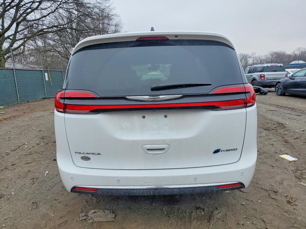 2025 CHRYSLER PACIFICA HYBRID SELECT photo 11