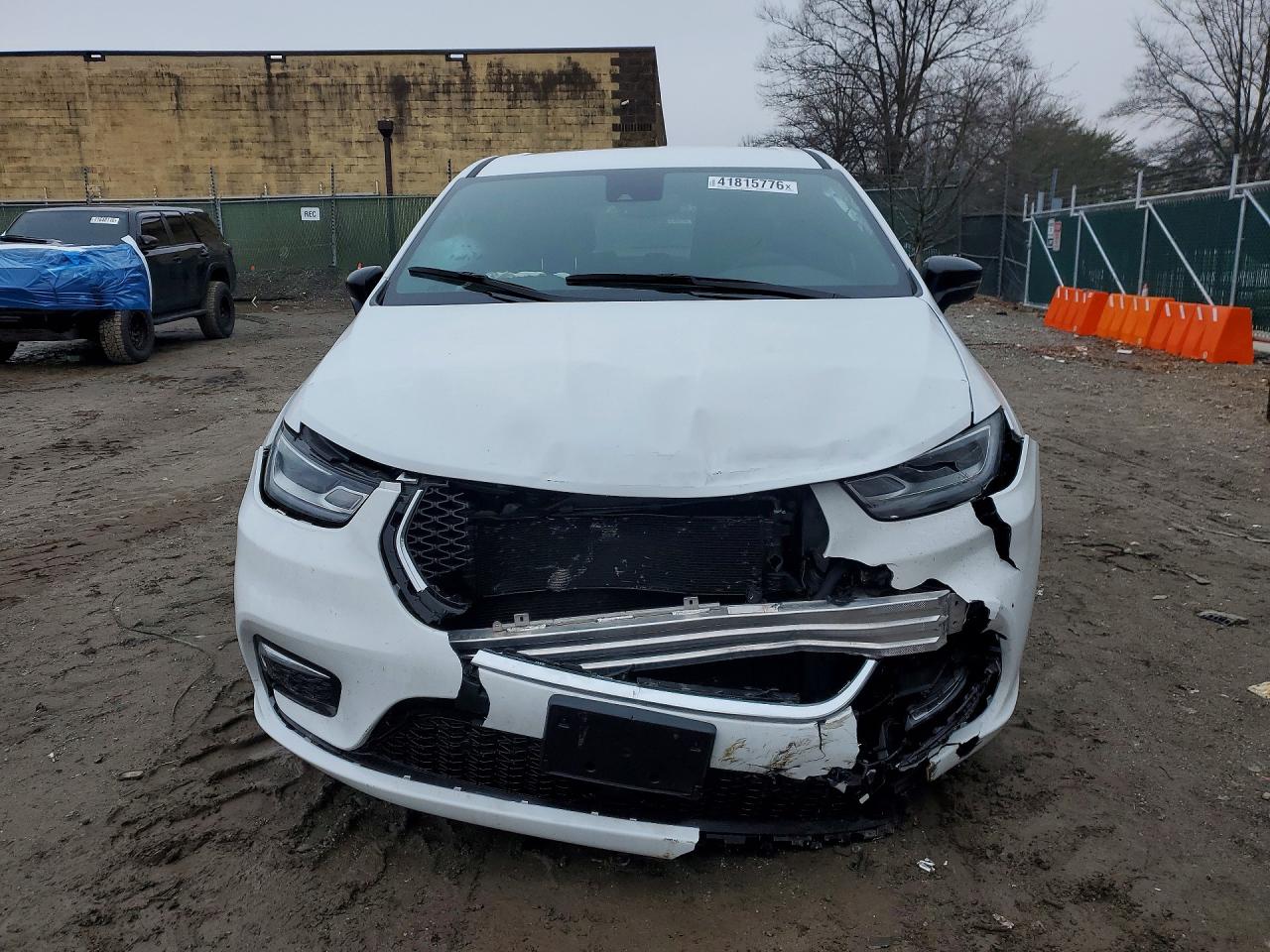 2025 CHRYSLER PACIFICA HYBRID SELECT photo 9