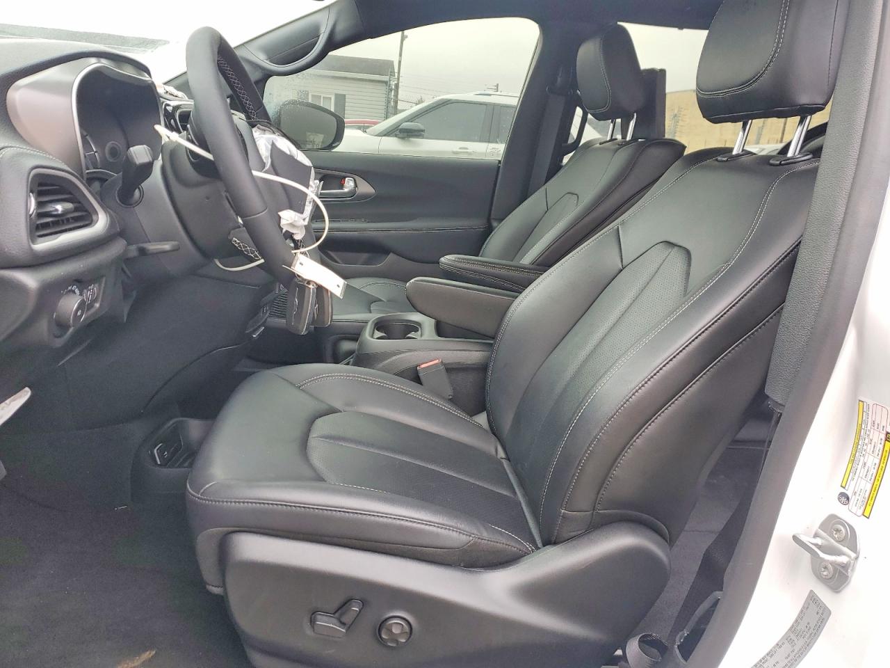 2025 CHRYSLER PACIFICA HYBRID SELECT photo 13