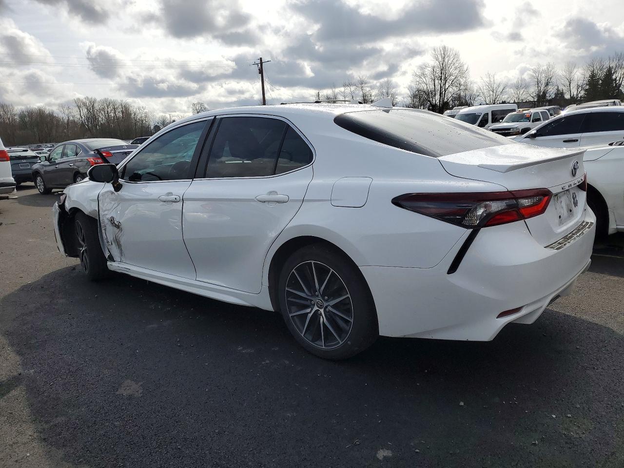2021 TOYOTA CAMRY photo 3