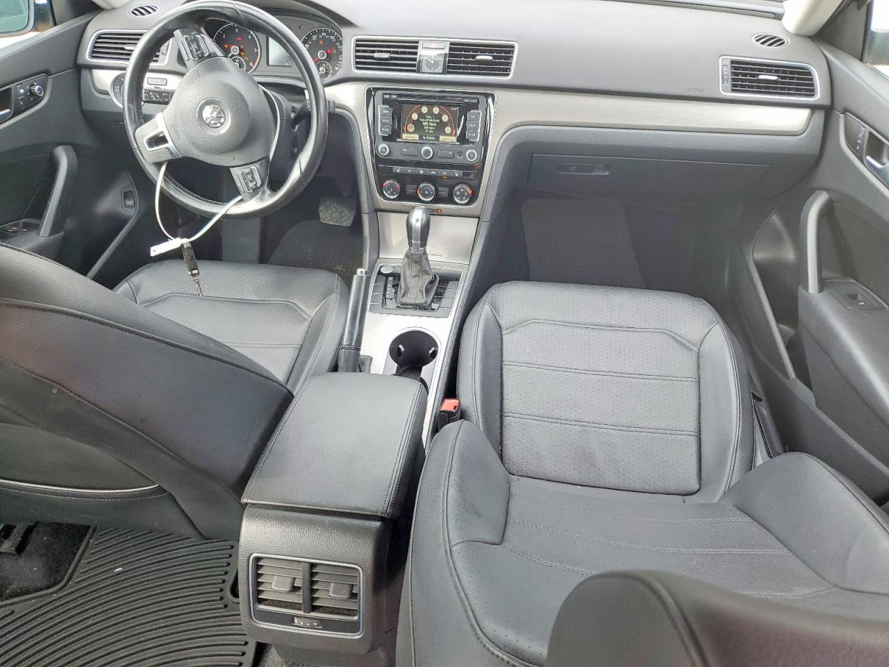 2015 VOLKSWAGEN PASSAT SE photo 22