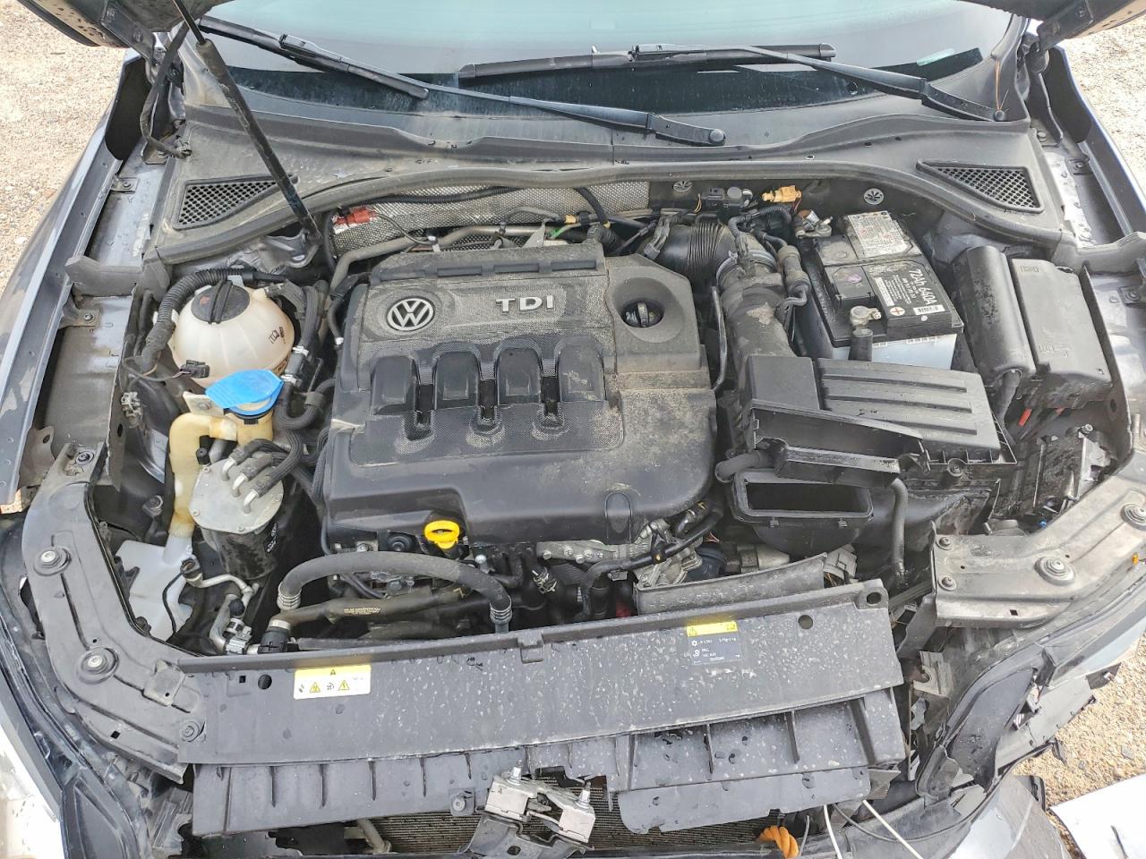 2015 VOLKSWAGEN PASSAT SE photo 31