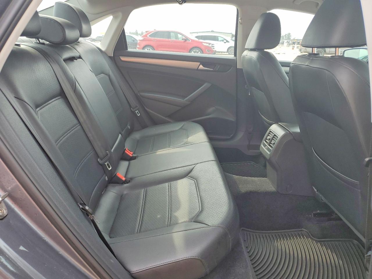 2015 VOLKSWAGEN PASSAT SE photo 28
