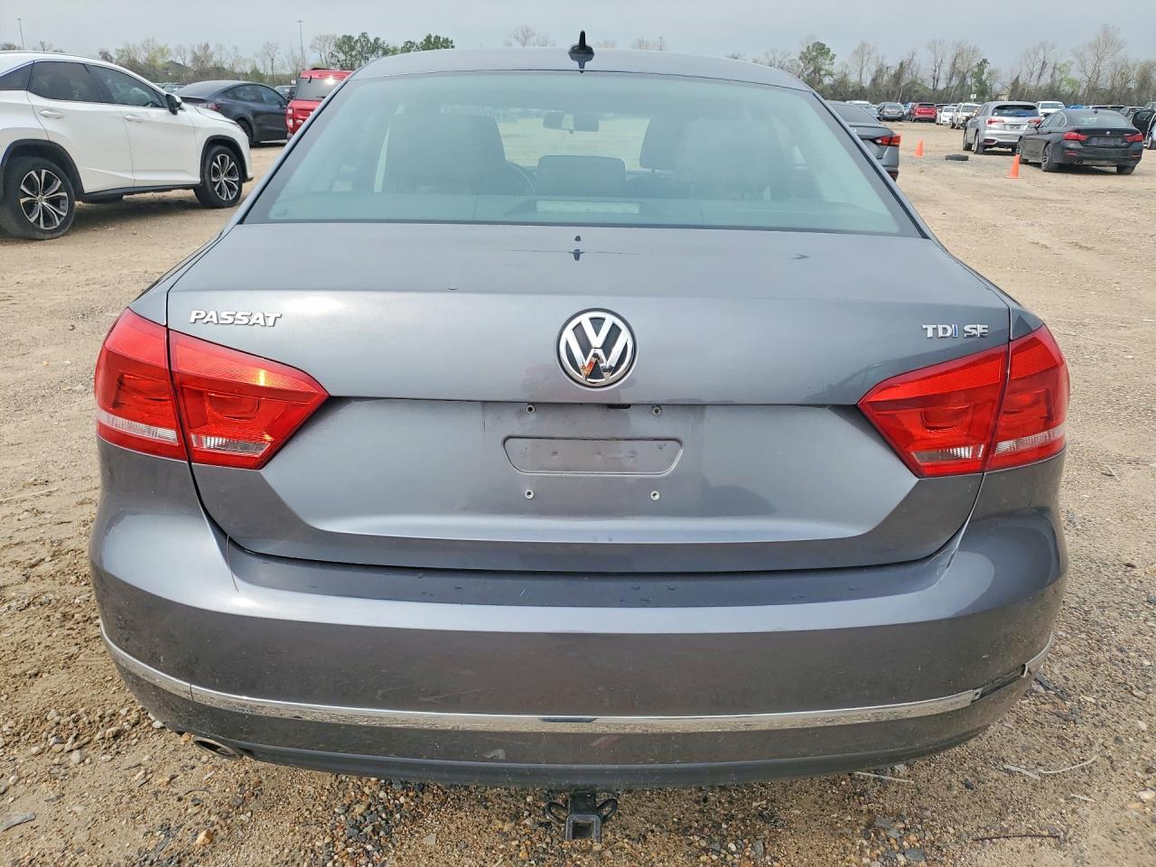 2015 VOLKSWAGEN PASSAT SE photo 16
