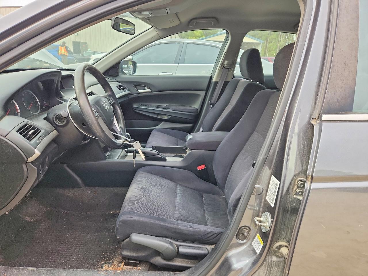 2011 HONDA ACCORD LX photo 19
