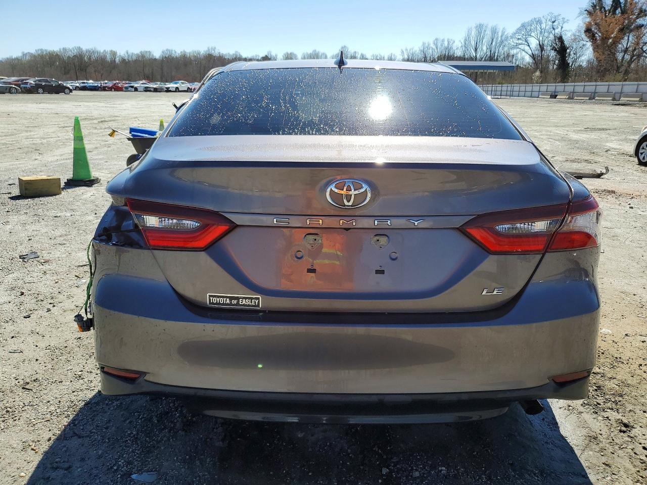 2022 TOYOTA CAMRY LE photo 6