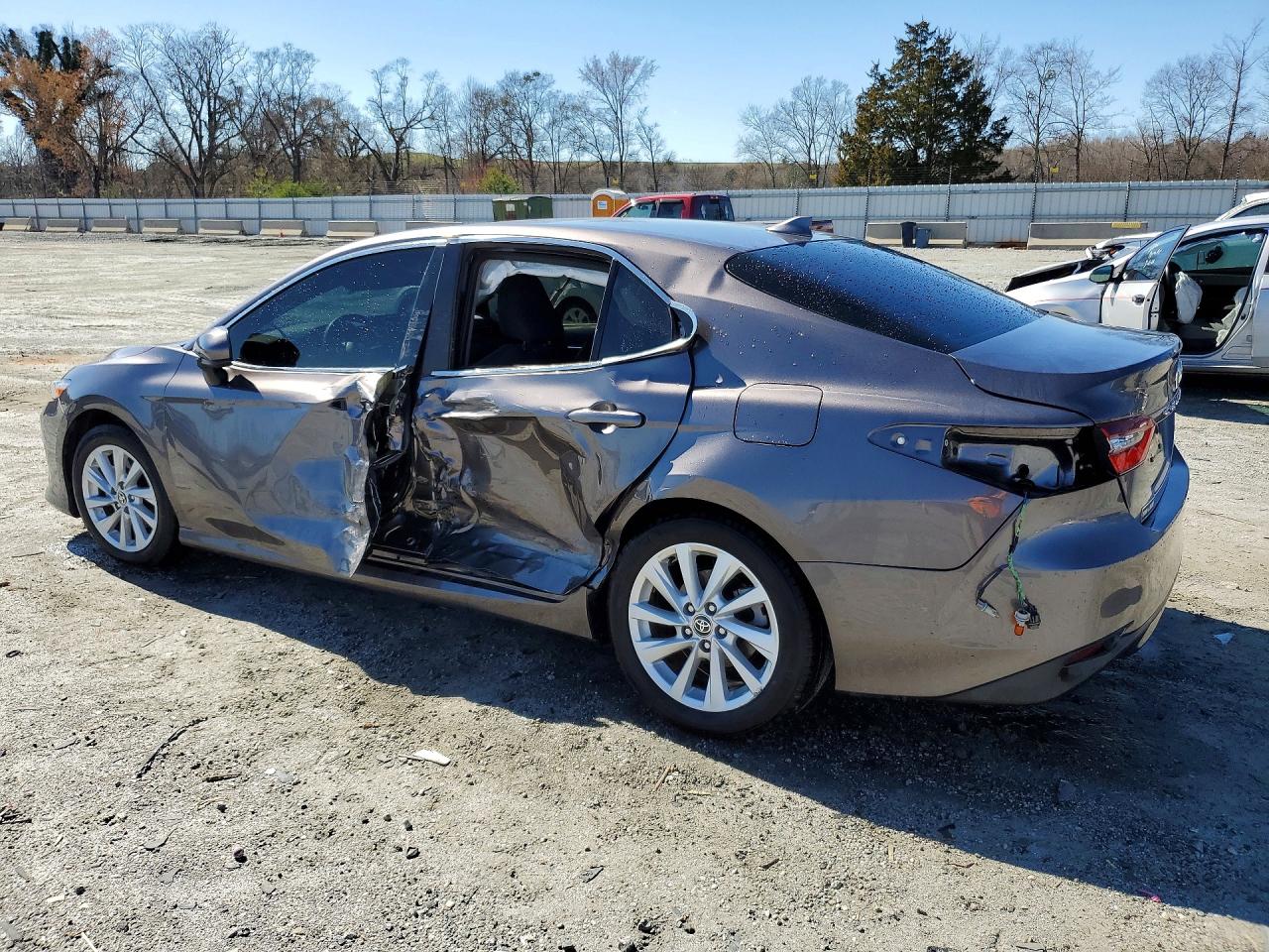 2022 TOYOTA CAMRY LE photo 2