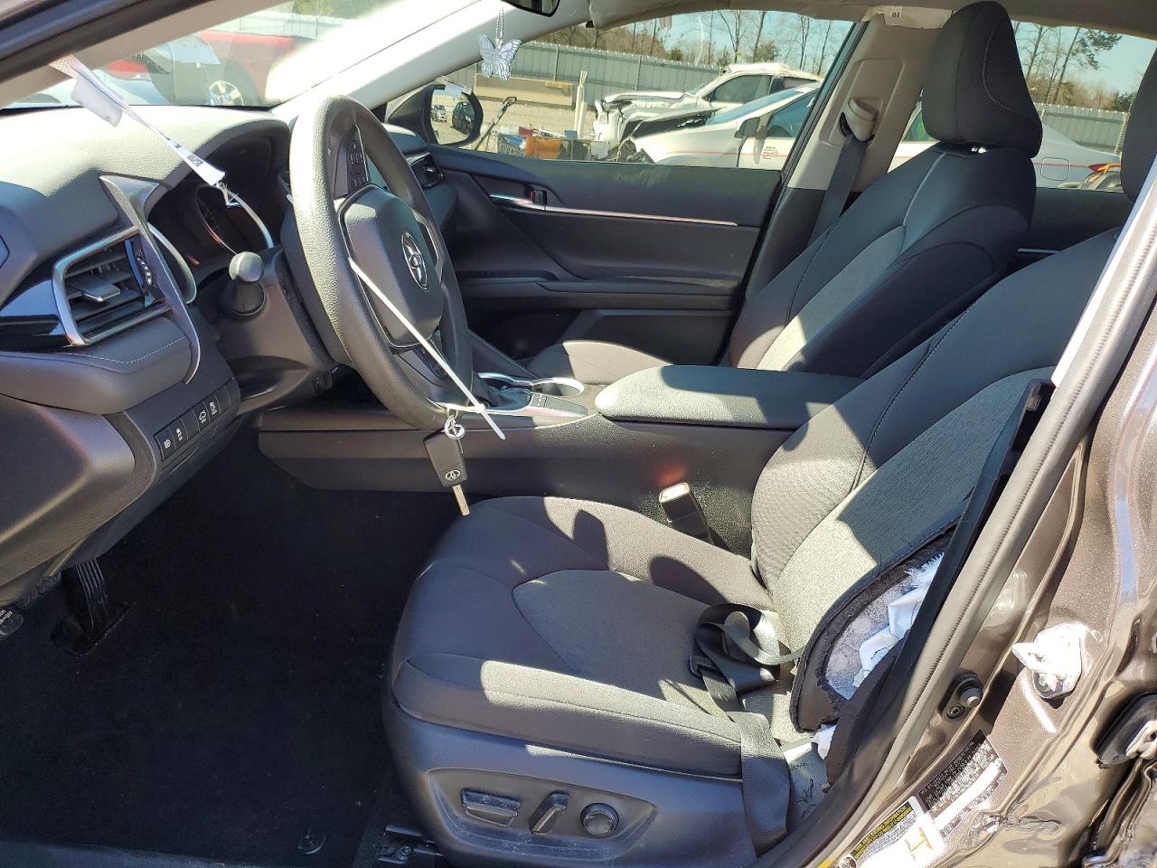 2022 TOYOTA CAMRY LE photo 7