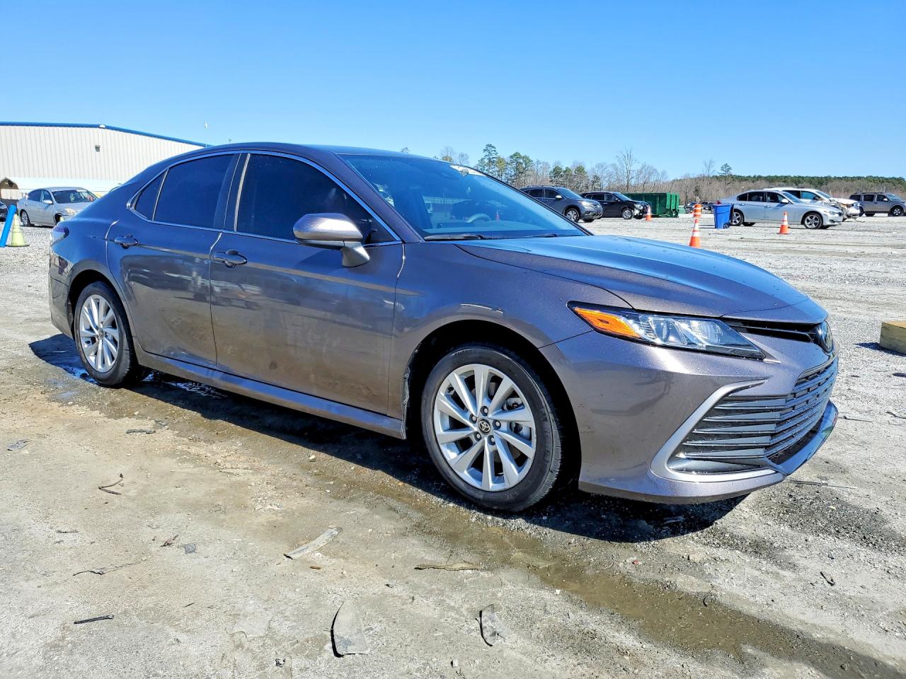 2022 TOYOTA CAMRY LE photo 4