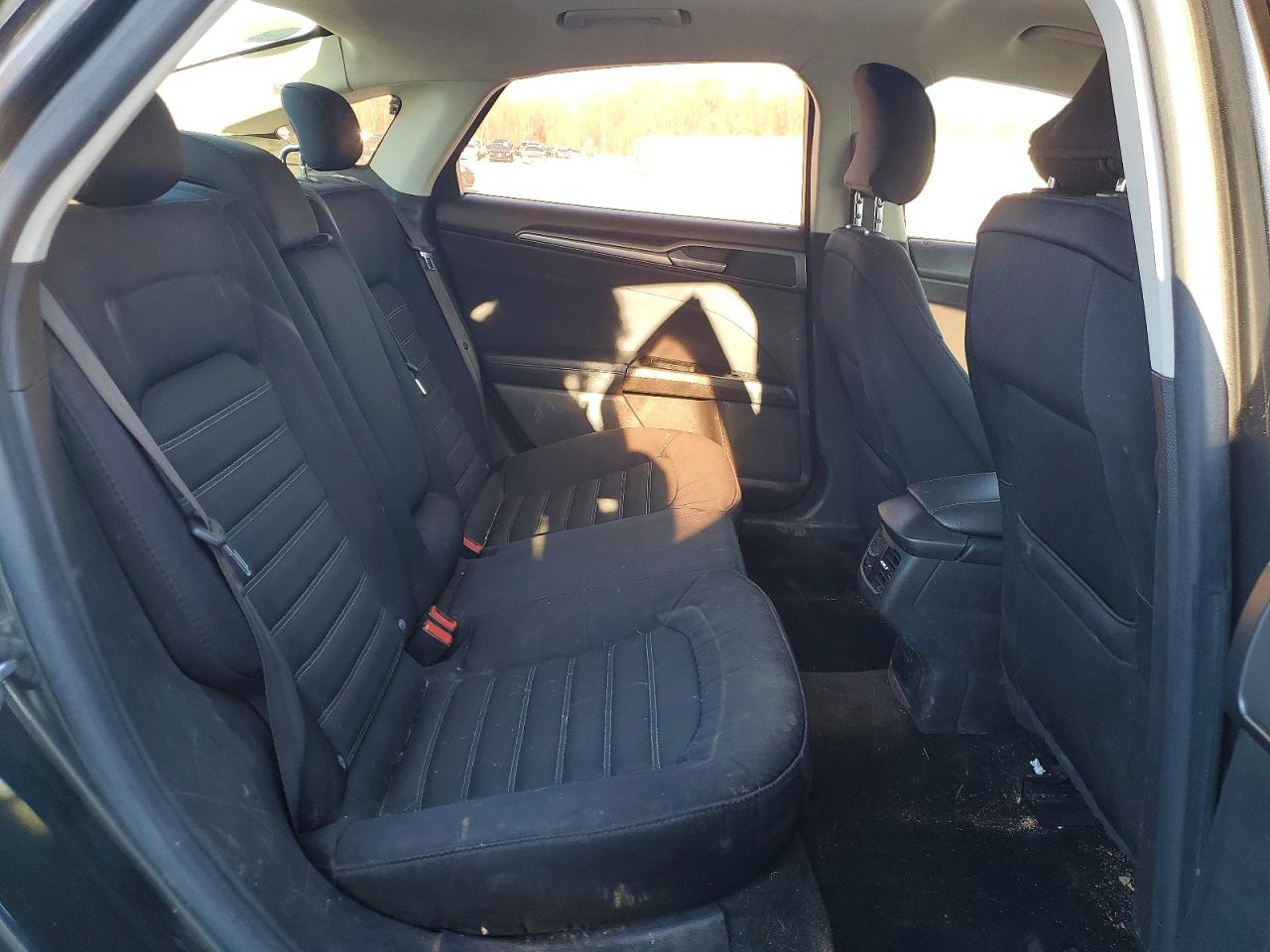2015 FORD FUSION SE photo 19