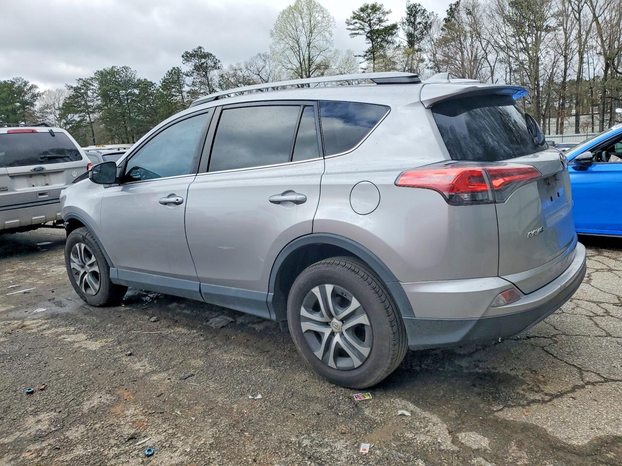 2017 TOYOTA RAV4 LE photo 3
