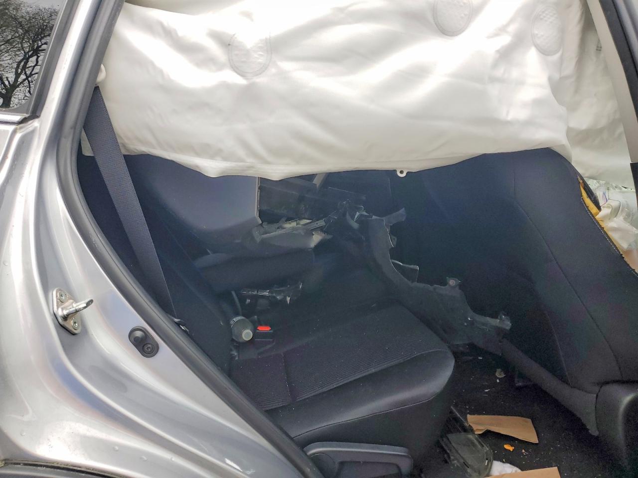 2017 TOYOTA RAV4 LE photo 19