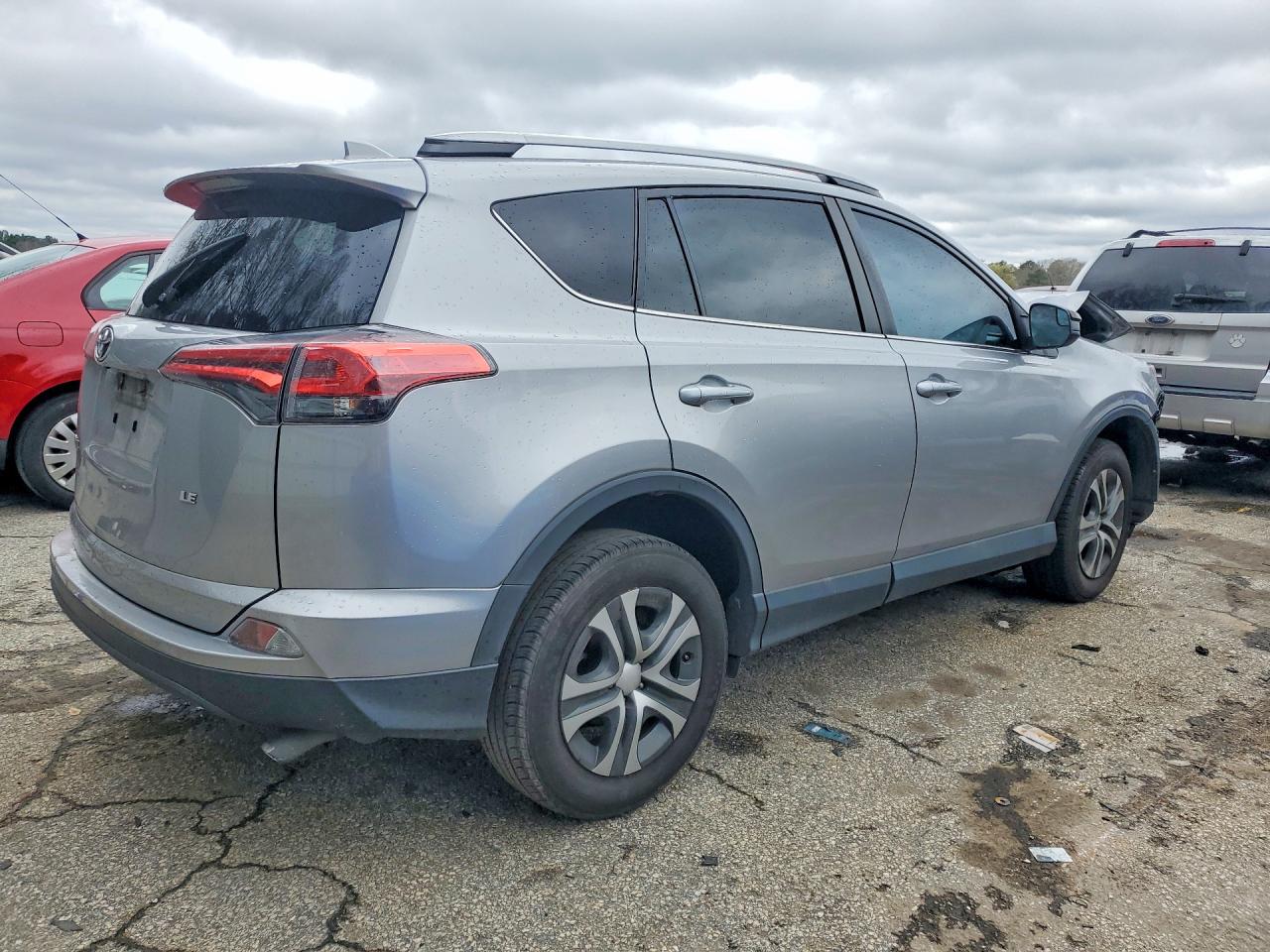 2017 TOYOTA RAV4 LE photo 5