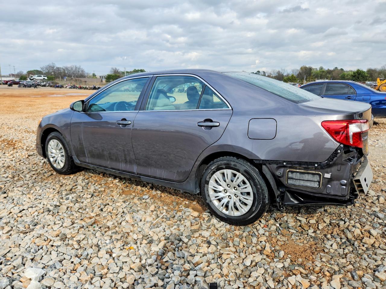 2014 TOYOTA CAMRY L photo 2