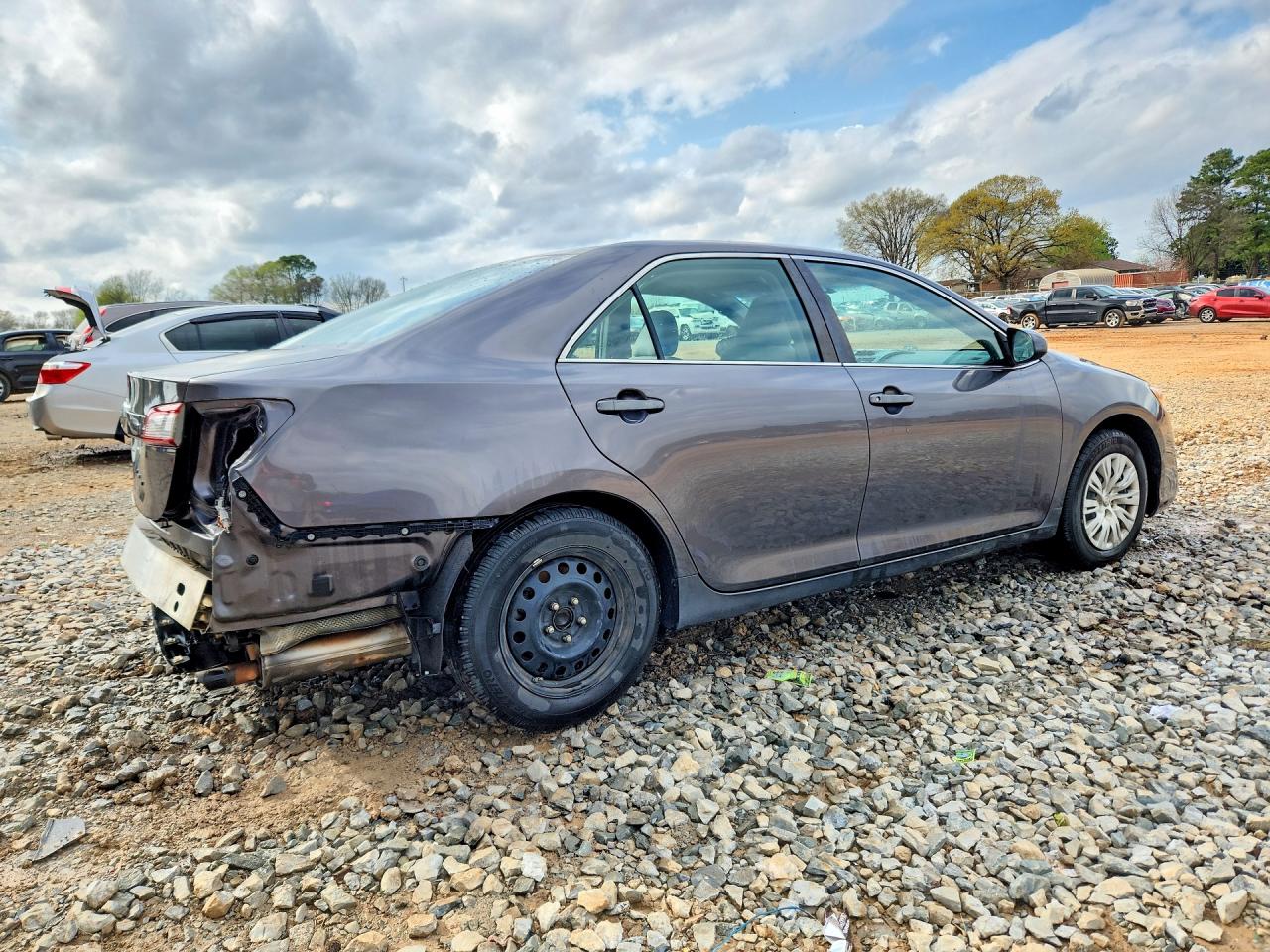 2014 TOYOTA CAMRY L photo 3