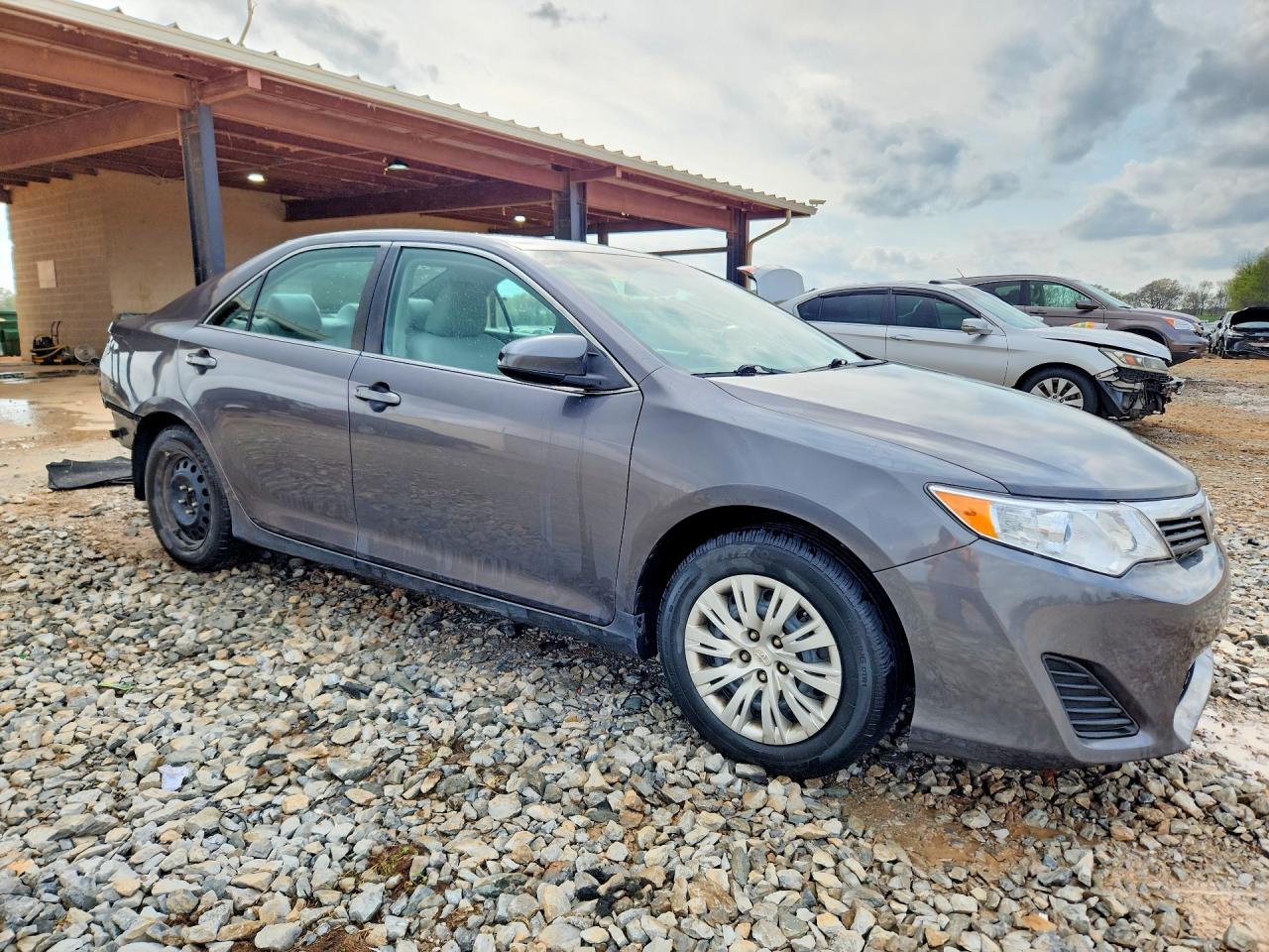 2014 TOYOTA CAMRY L photo 4