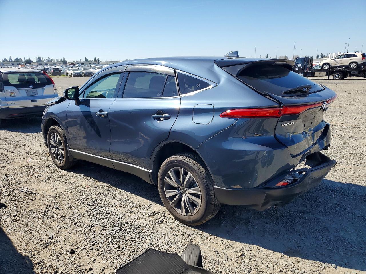 2022 TOYOTA VENZA LE photo 3