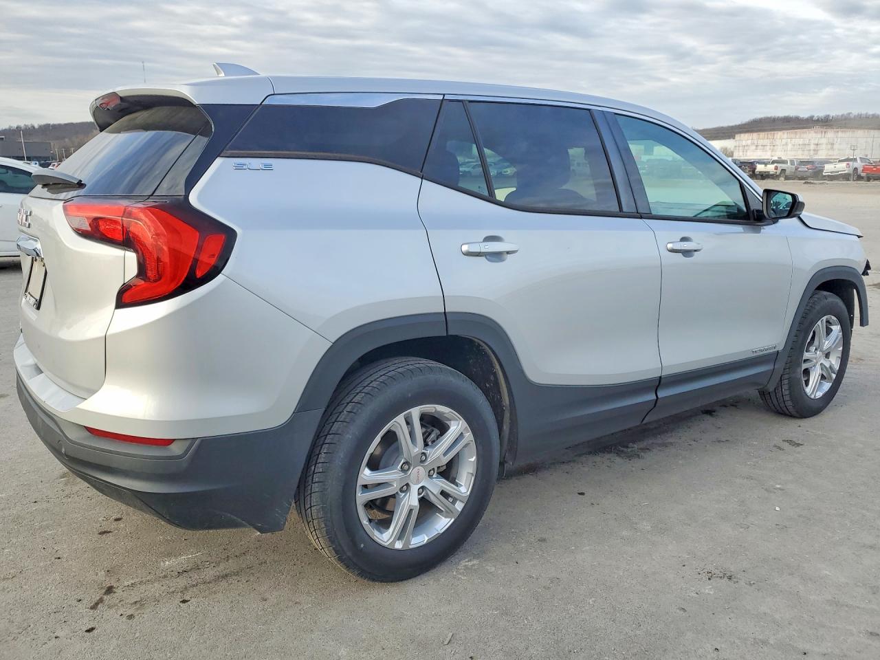 2018 GMC TERRAIN SLE photo 3