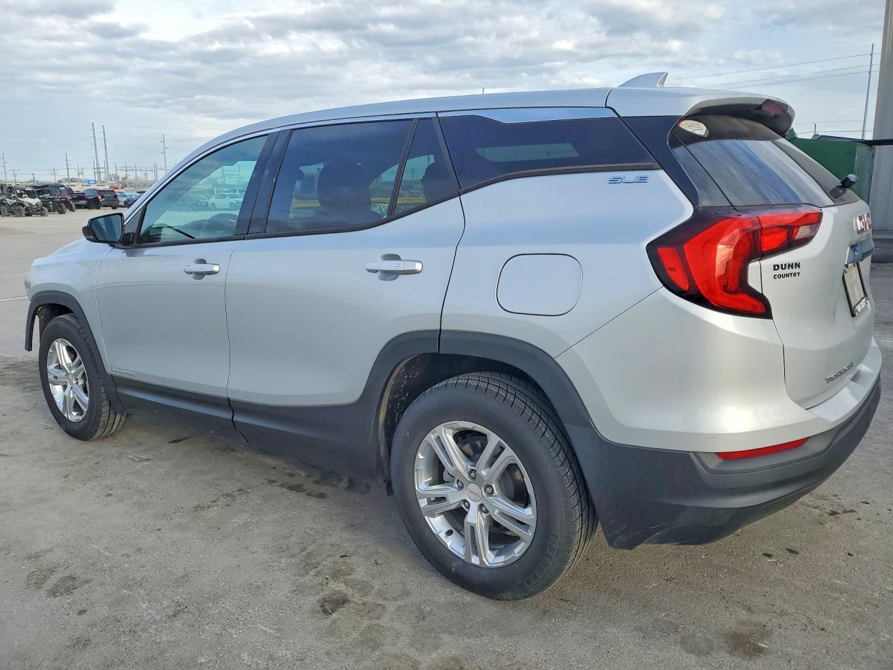 2018 GMC TERRAIN SLE photo 2