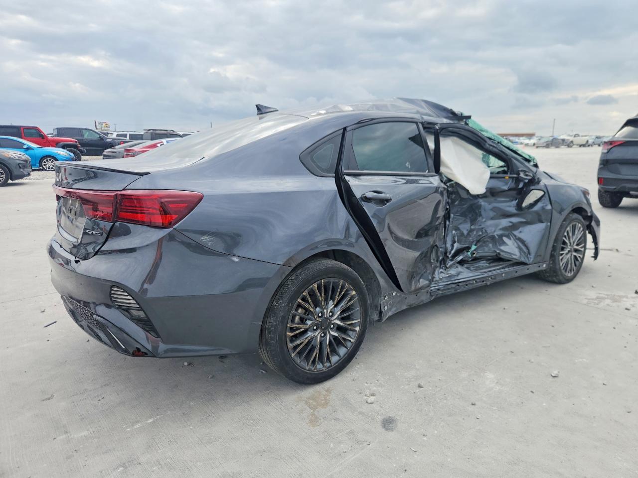 2023 KIA FORTE GT-LINE photo 5