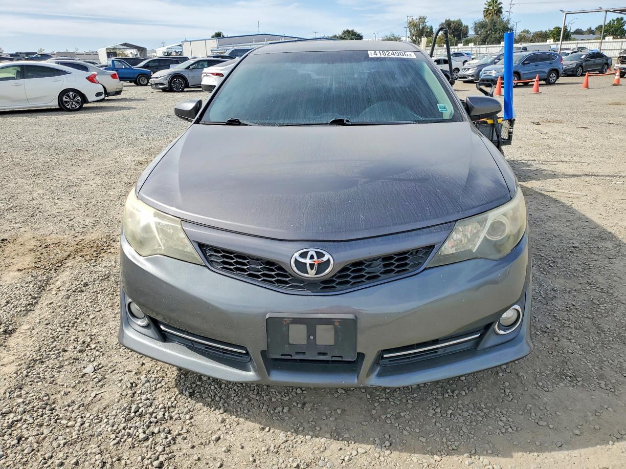 2014 TOYOTA CAMRY SE photo 5