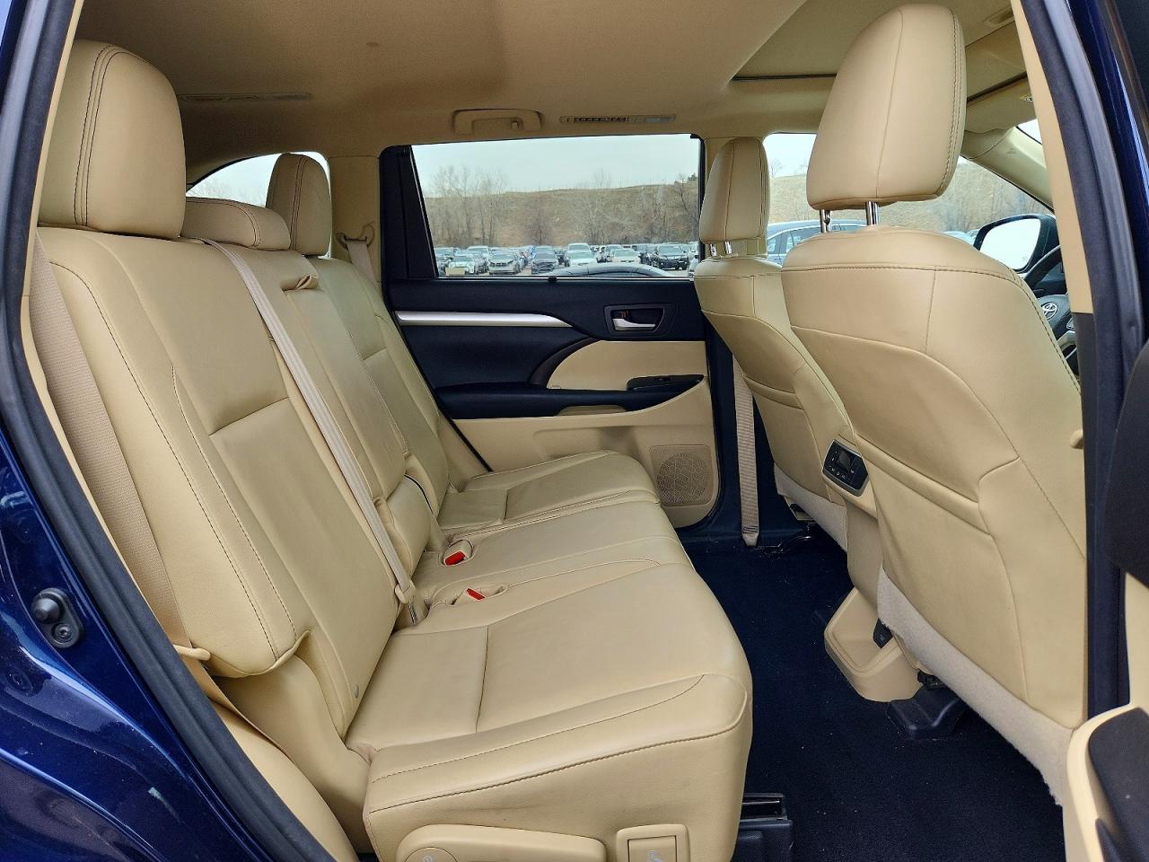 2016 TOYOTA HIGHLANDER XLE photo 11