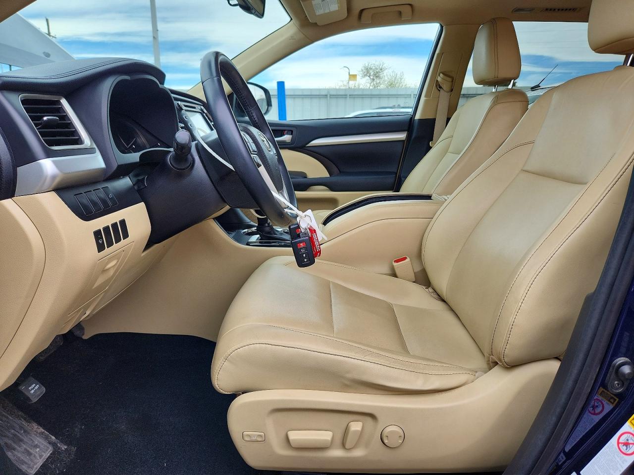 2016 TOYOTA HIGHLANDER XLE photo 7