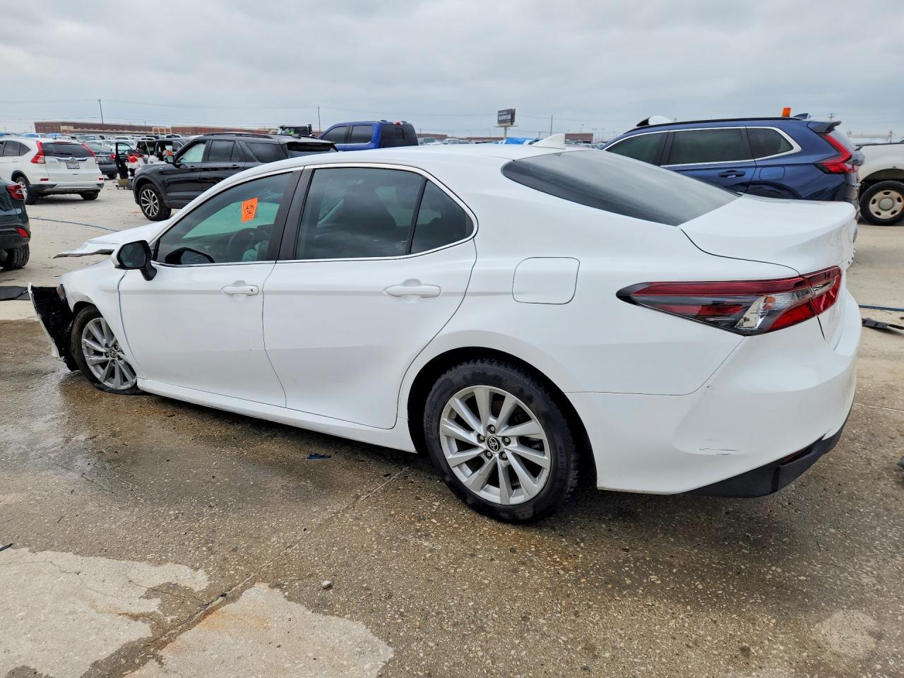 2021 TOYOTA CAMRY LE photo 2