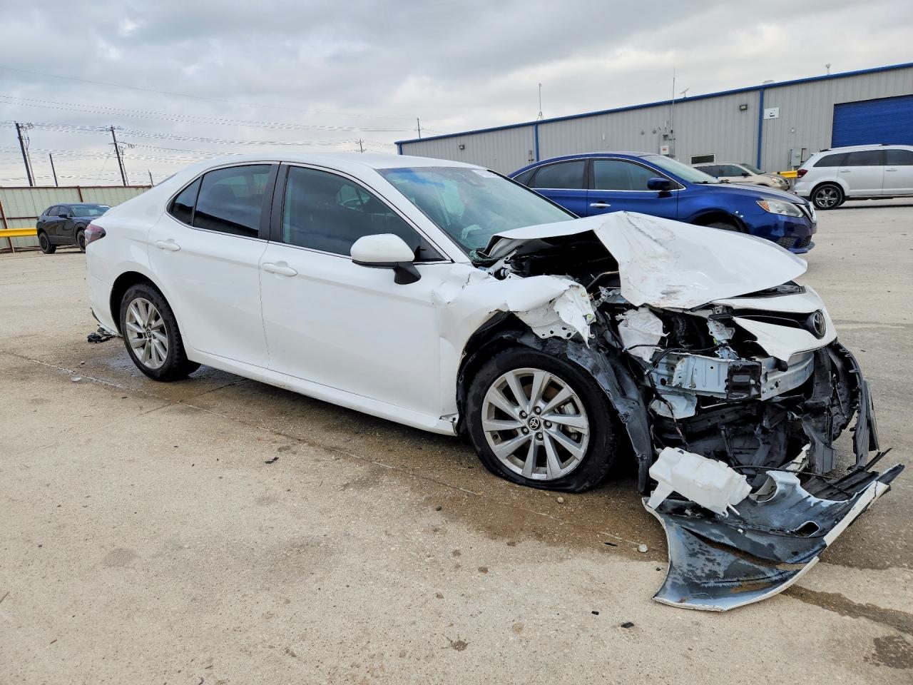 2021 TOYOTA CAMRY LE photo 4