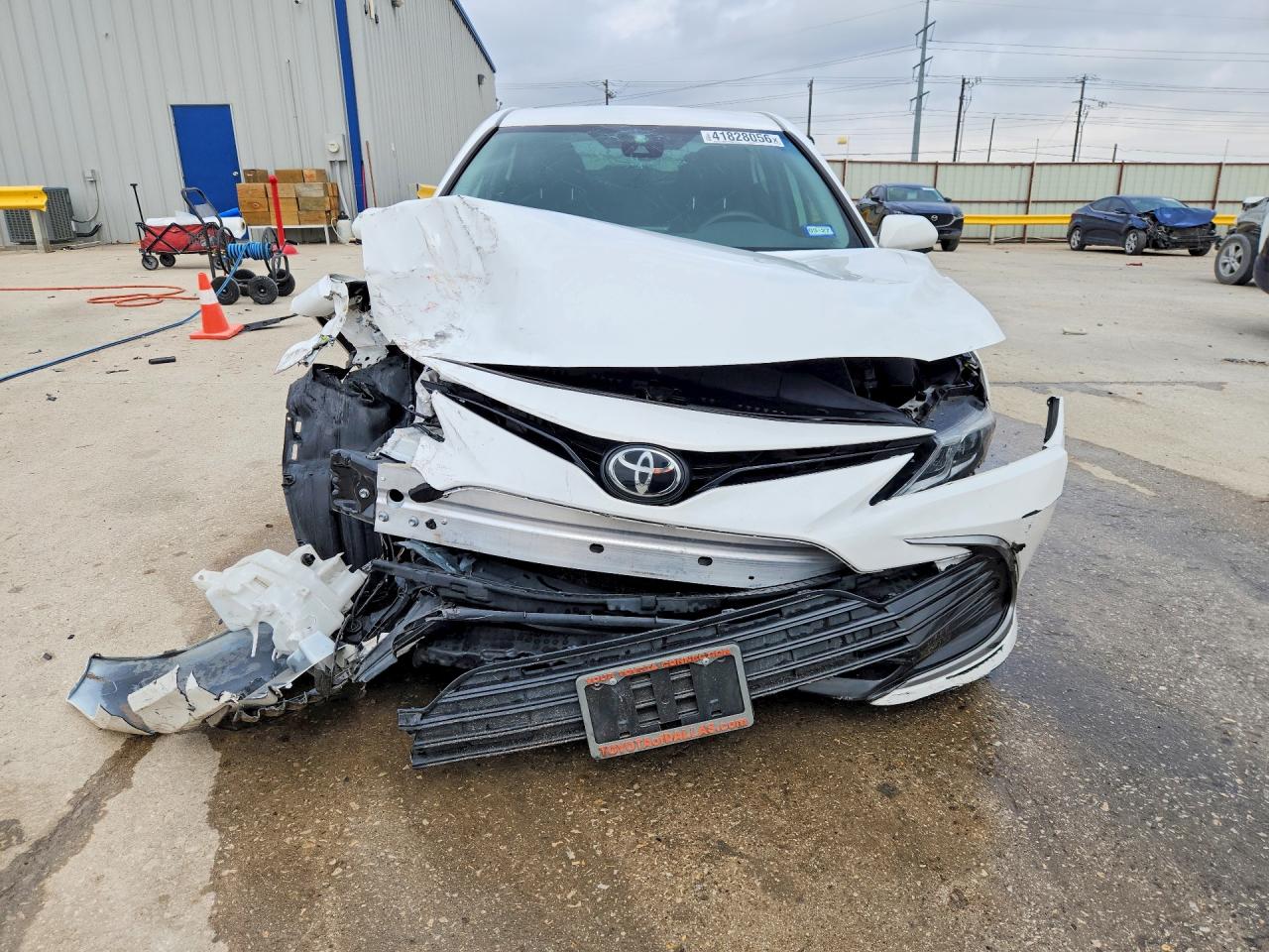 2021 TOYOTA CAMRY LE photo 5