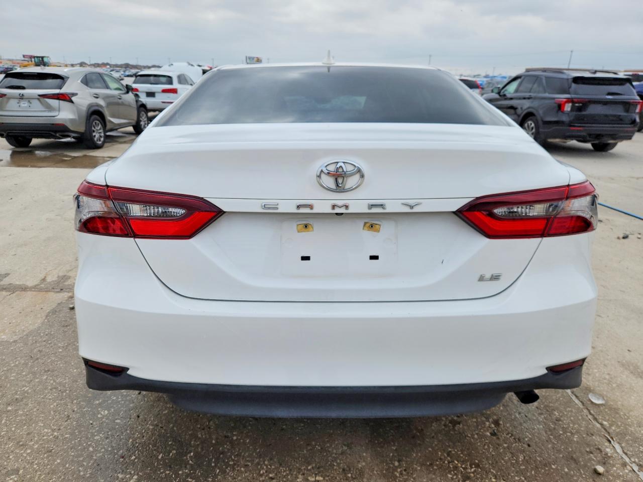 2021 TOYOTA CAMRY LE photo 6