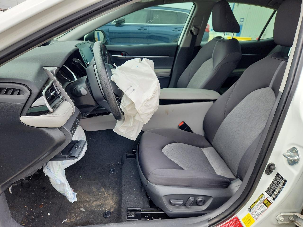 2021 TOYOTA CAMRY LE photo 7