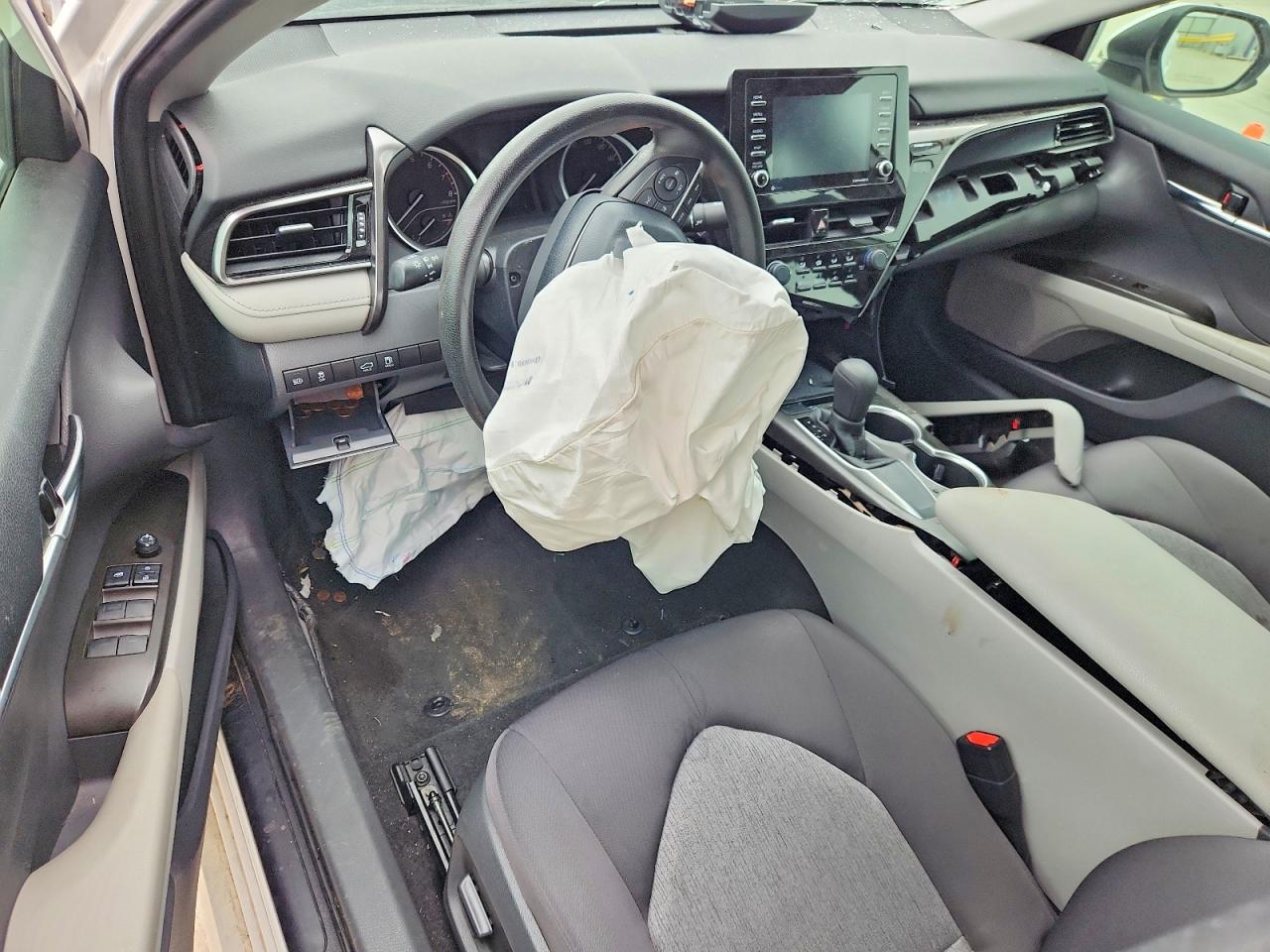 2021 TOYOTA CAMRY LE photo 8