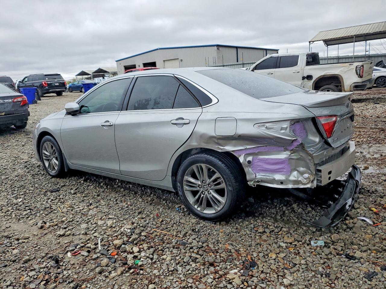 2016 TOYOTA CAMRY SE photo 2