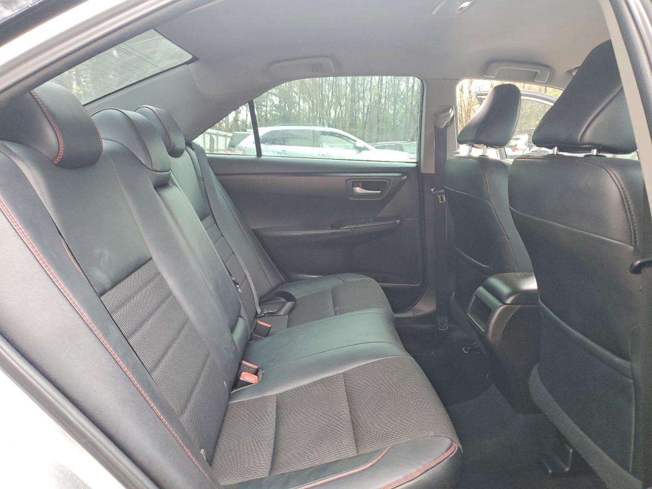2016 TOYOTA CAMRY SE photo 10