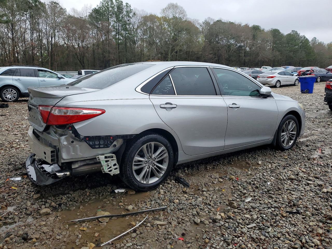 2016 TOYOTA CAMRY SE photo 3