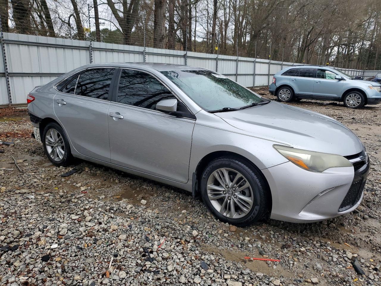2016 TOYOTA CAMRY SE photo 4
