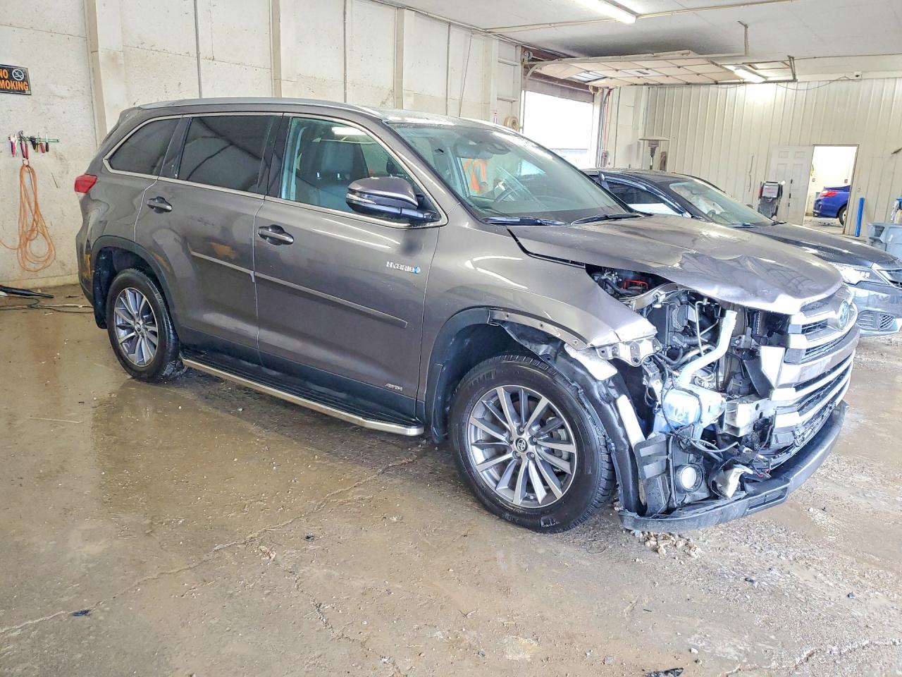2019 TOYOTA HIGHLANDER HYBRID XLE photo 4