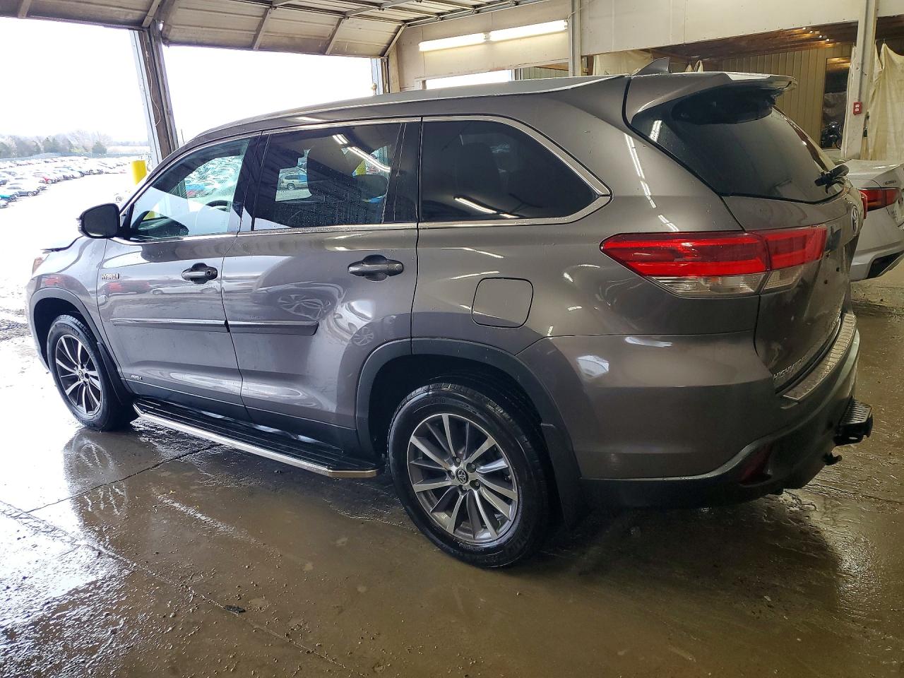 2019 TOYOTA HIGHLANDER HYBRID XLE photo 2