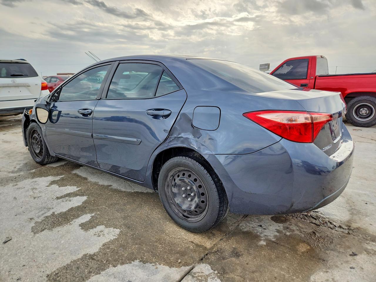 2017 TOYOTA COROLLA LE photo 3