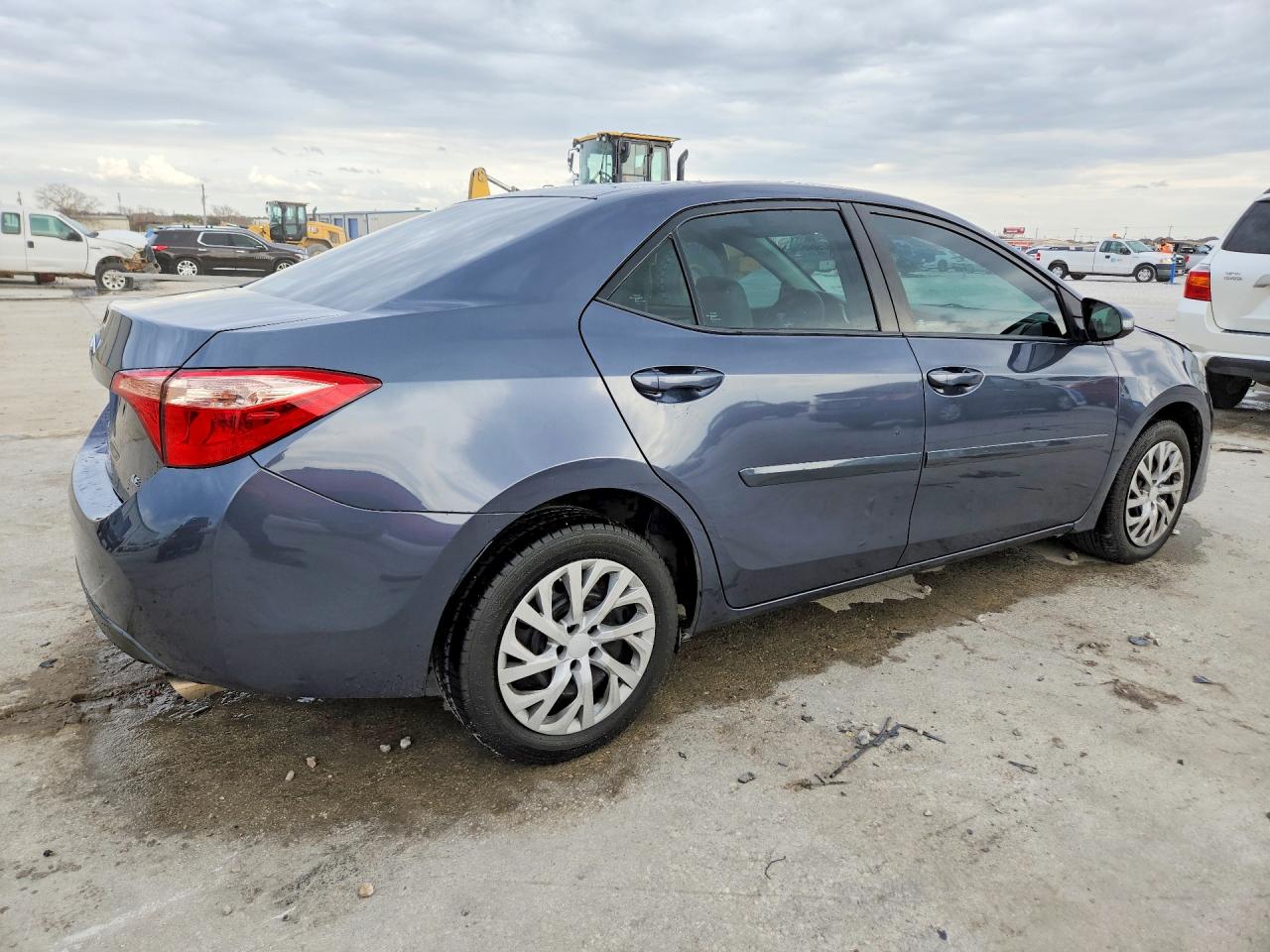 2017 TOYOTA COROLLA LE photo 5