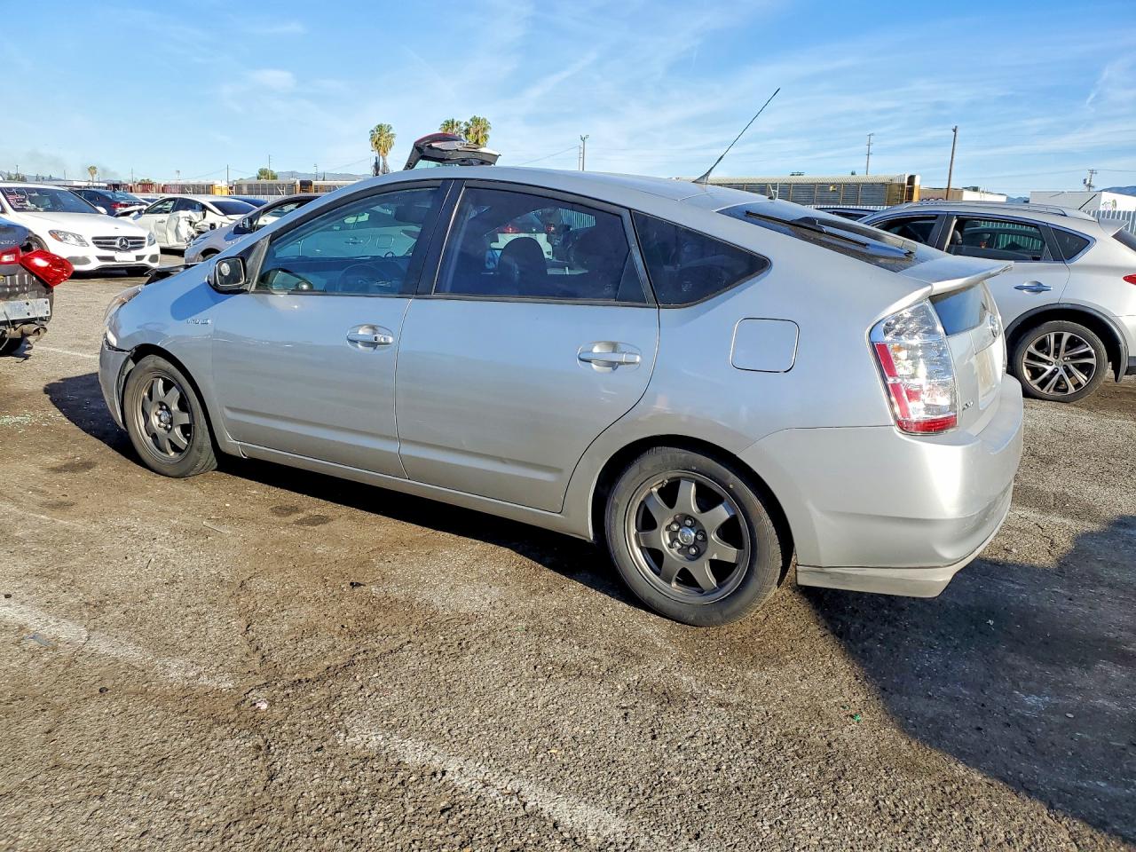 2008 TOYOTA PRIUS TOURING photo 2