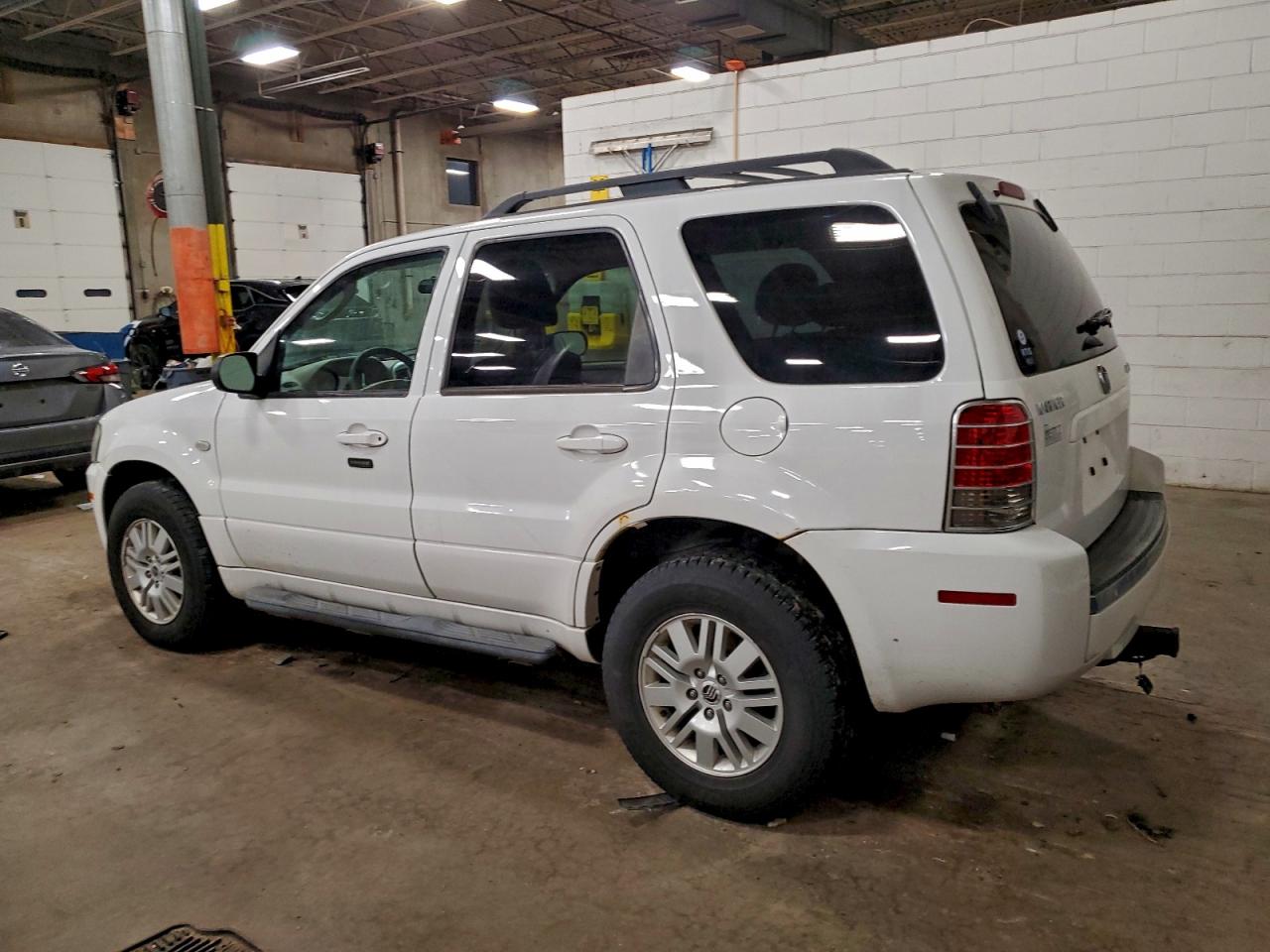 2005 MERCURY MARINER photo 2