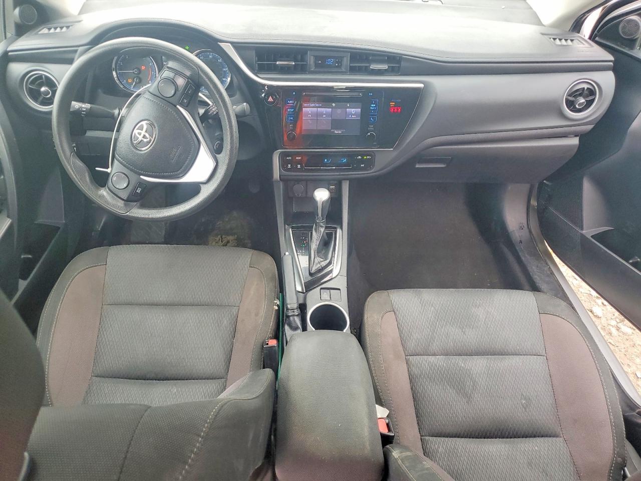 2018 TOYOTA COROLLA LE photo 15