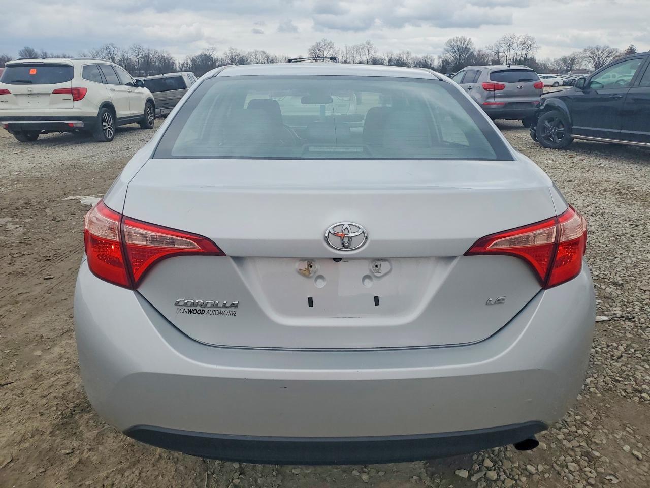 2018 TOYOTA COROLLA LE photo 11
