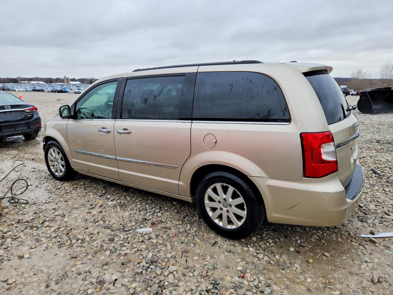 2015 CHRYSLER TOWN & COUNTRY TOURING photo 2