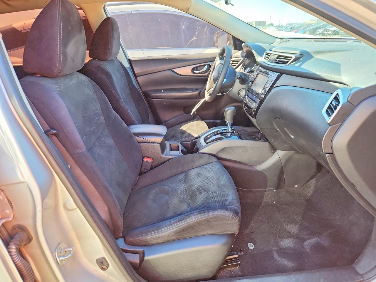 2014 NISSAN ROGUE SV photo 19