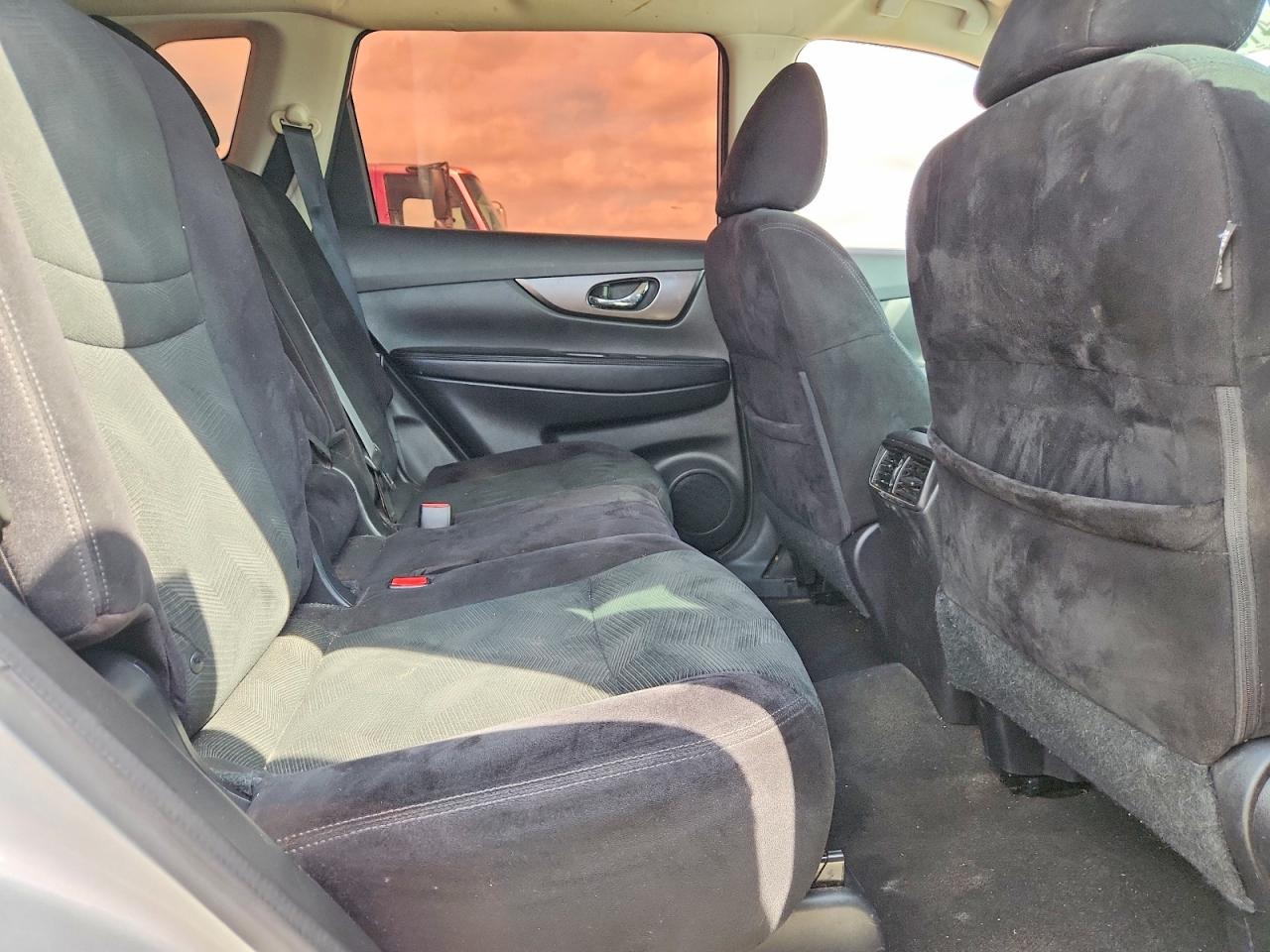 2014 NISSAN ROGUE SV photo 31